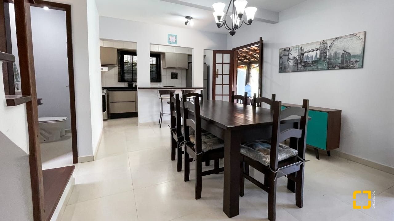 Casa com 340m², 4 quartos (sendo 1 suíte), 2 garagens, no bairro Rio Tavares em Florianópolis