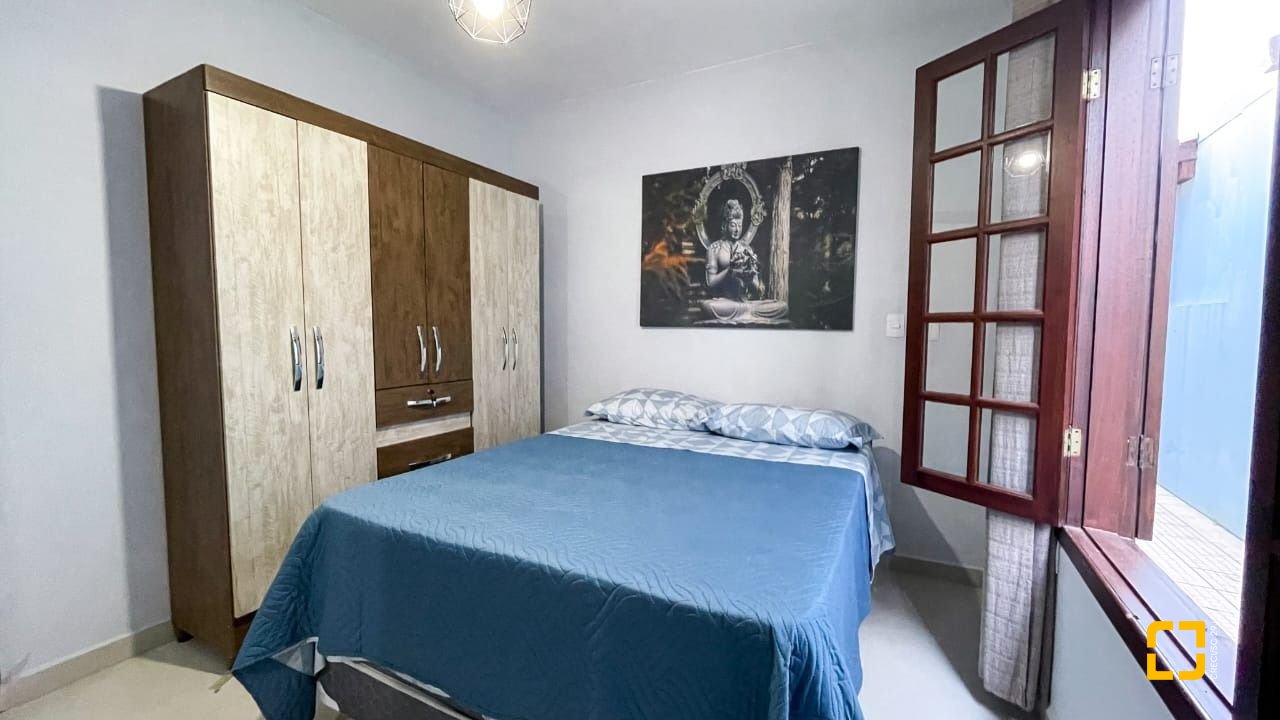 Casa com 340m², 4 quartos (sendo 1 suíte), 2 garagens, no bairro Rio Tavares em Florianópolis