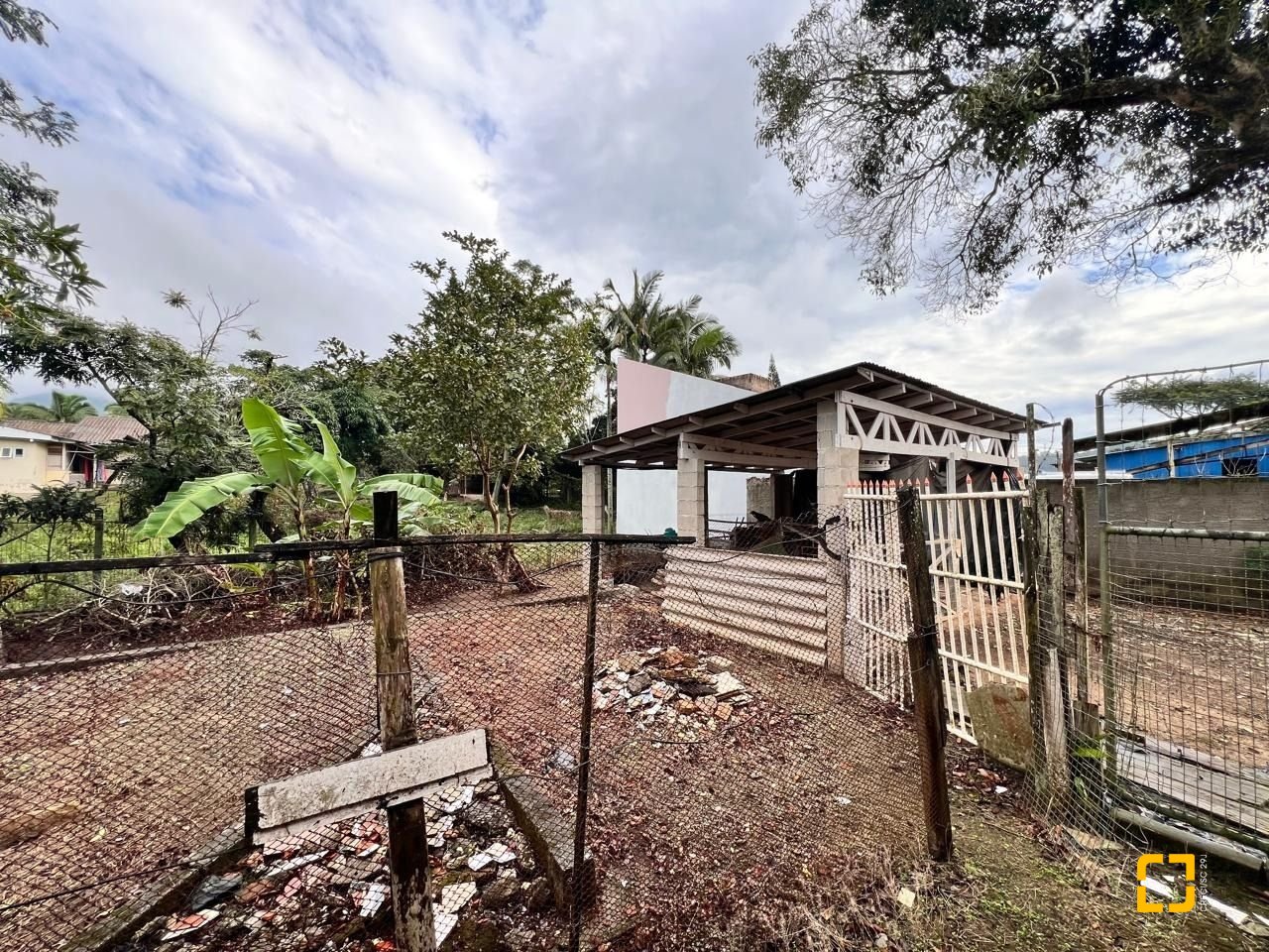 Terreno com 756m², no bairro Vargem Grande em Florianópolis