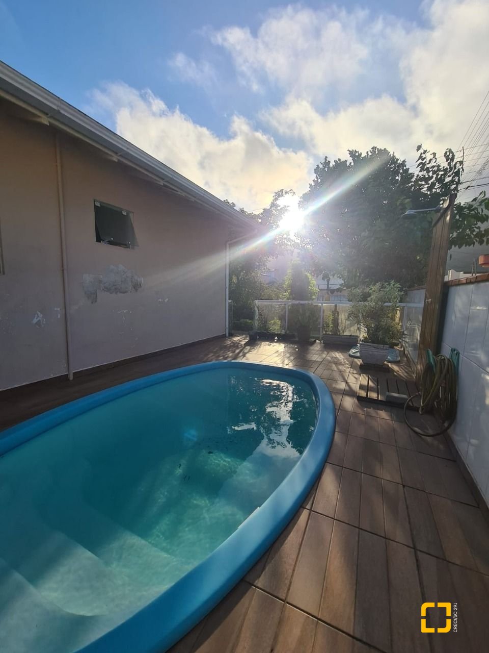 Casa com 120m², 4 quartos (sendo 1 suíte), 2 garagens, no bairro Rio Vermelho em Florianópolis