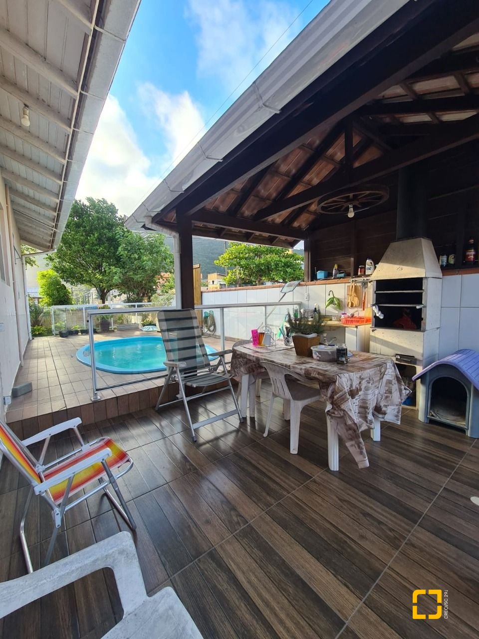Casa com 120m², 4 quartos (sendo 1 suíte), 2 garagens, no bairro Rio Vermelho em Florianópolis