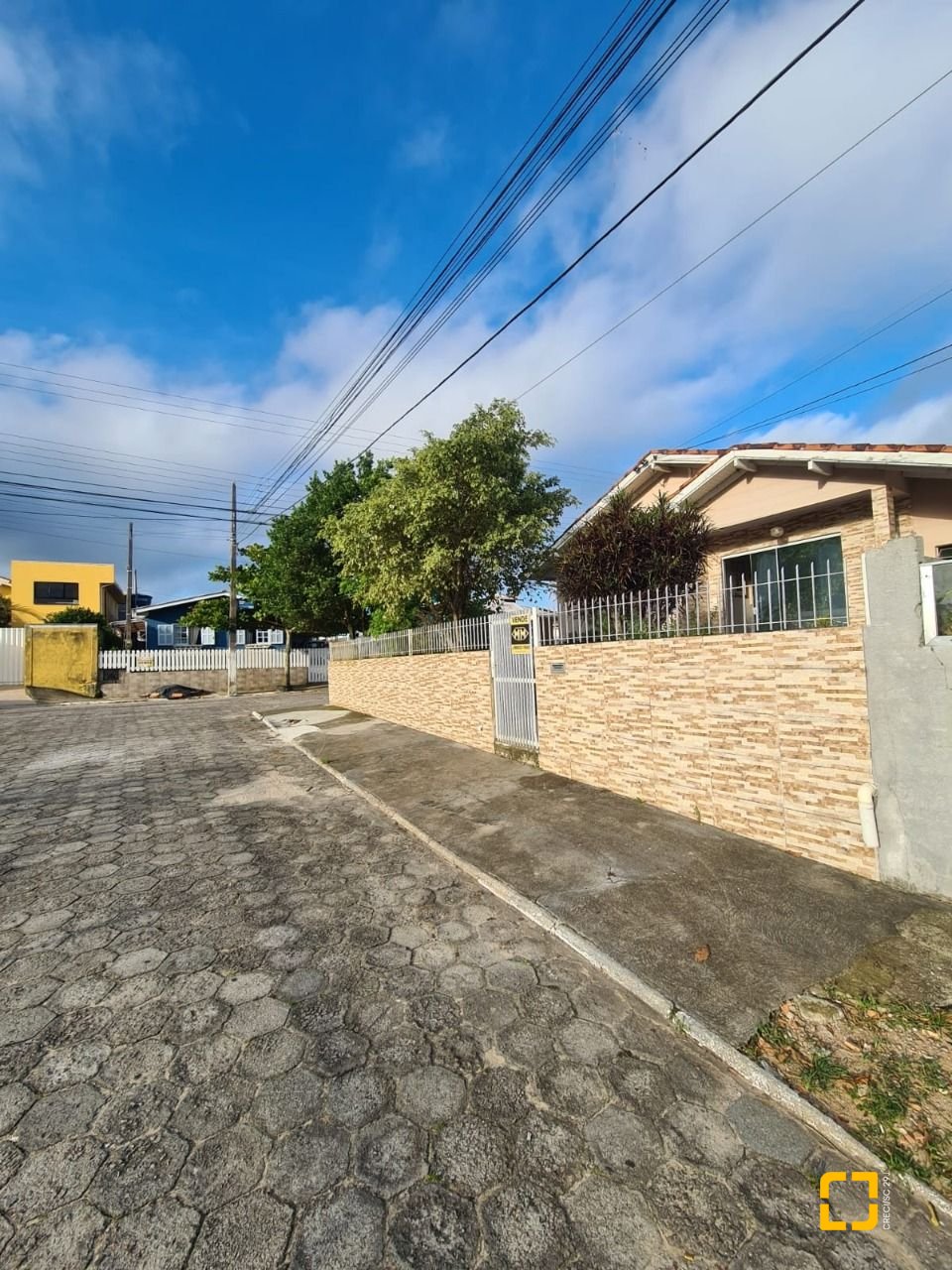 Casa com 120m², 4 quartos (sendo 1 suíte), 2 garagens, no bairro Rio Vermelho em Florianópolis
