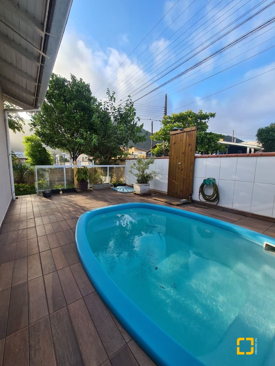 Casa com 120m², 4 quartos (sendo 1 suíte), 2 garagens, no bairro Rio Vermelho em Florianópolis
