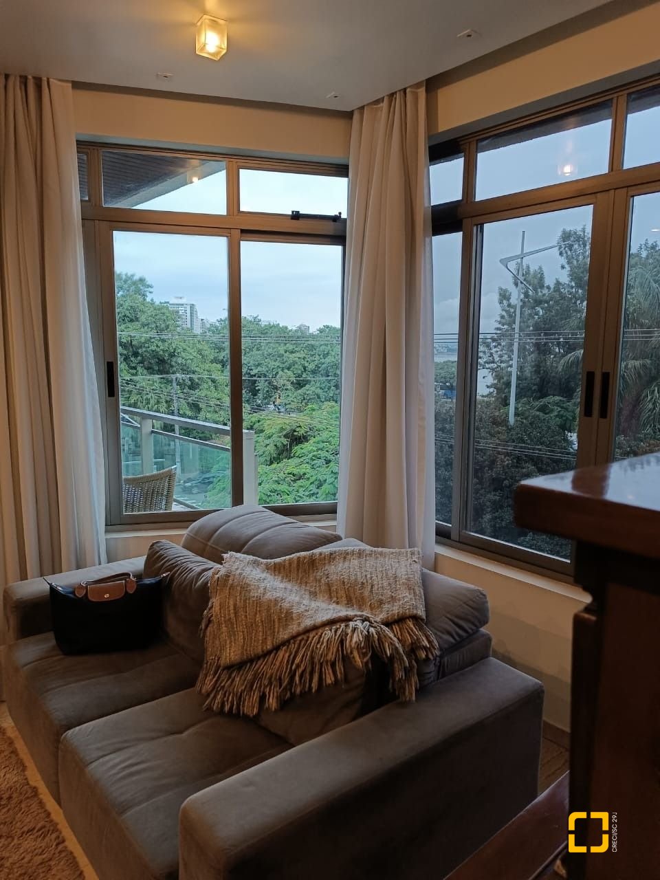 Apartamento com 178m², 5 quartos (sendo 1 suíte), 2 garagens, no bairro Agronômica em Florianópolis