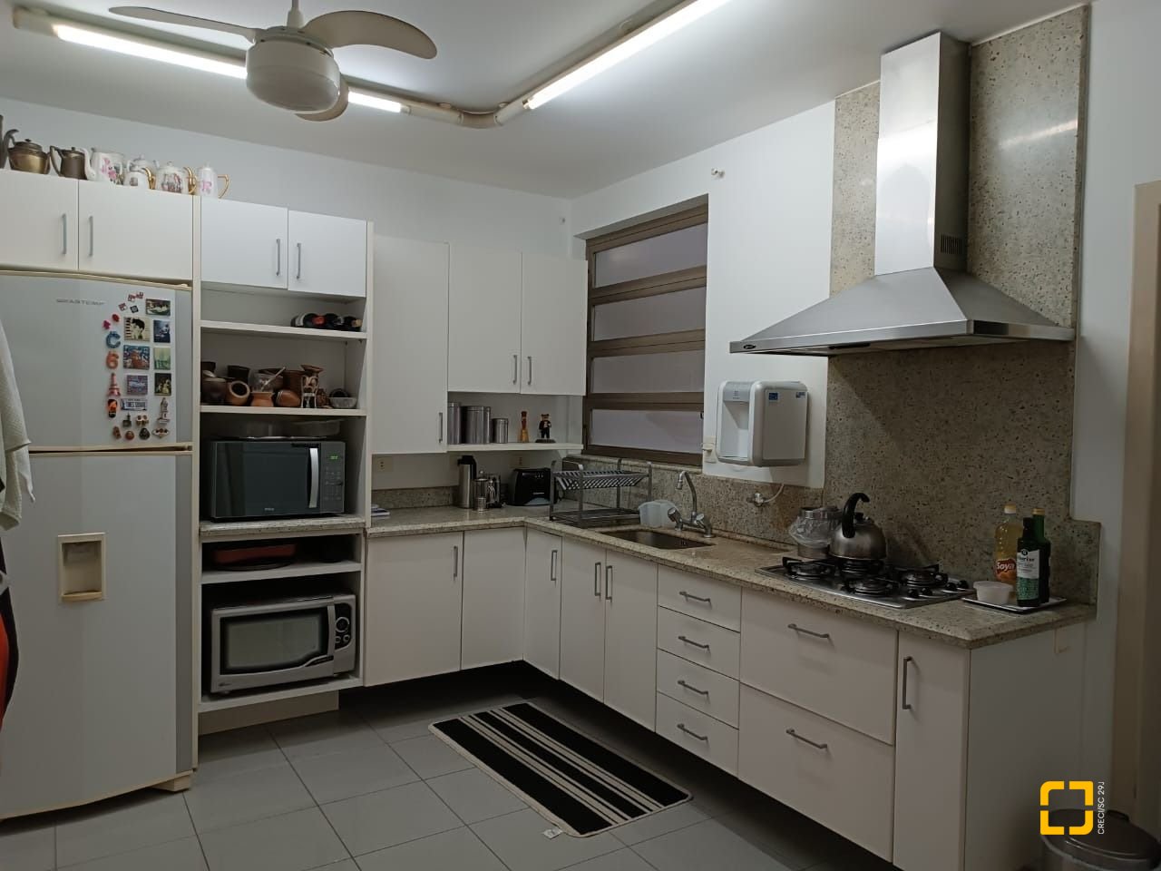Apartamento com 178m², 5 quartos (sendo 1 suíte), 2 garagens, no bairro Agronômica em Florianópolis