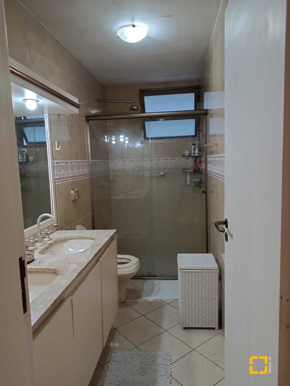 Apartamento com 178m², 5 quartos (sendo 1 suíte), 2 garagens, no bairro Agronômica em Florianópolis