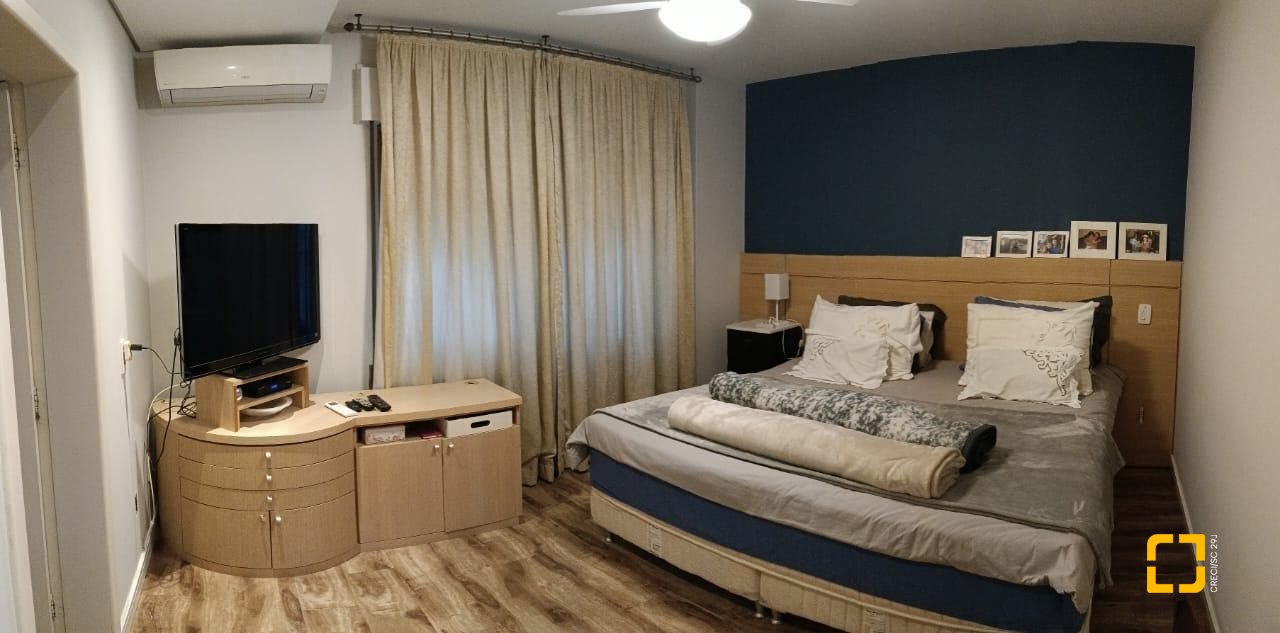 Apartamento com 178m², 5 quartos (sendo 1 suíte), 2 garagens, no bairro Agronômica em Florianópolis