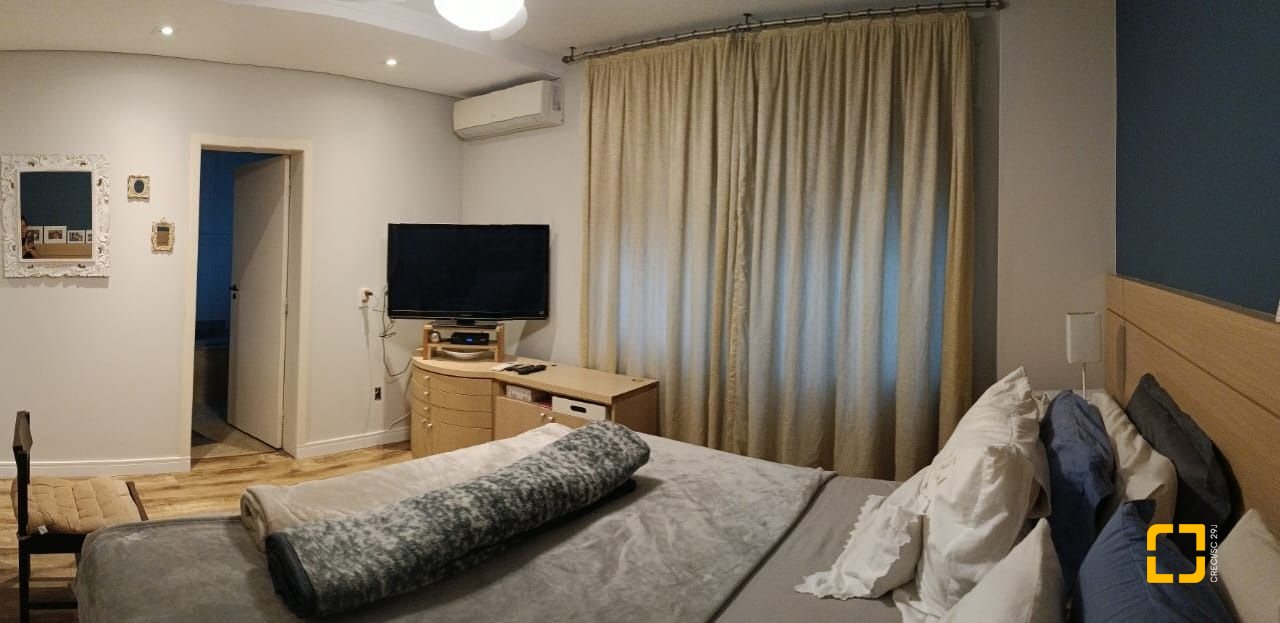 Apartamento com 178m², 5 quartos (sendo 1 suíte), 2 garagens, no bairro Agronômica em Florianópolis