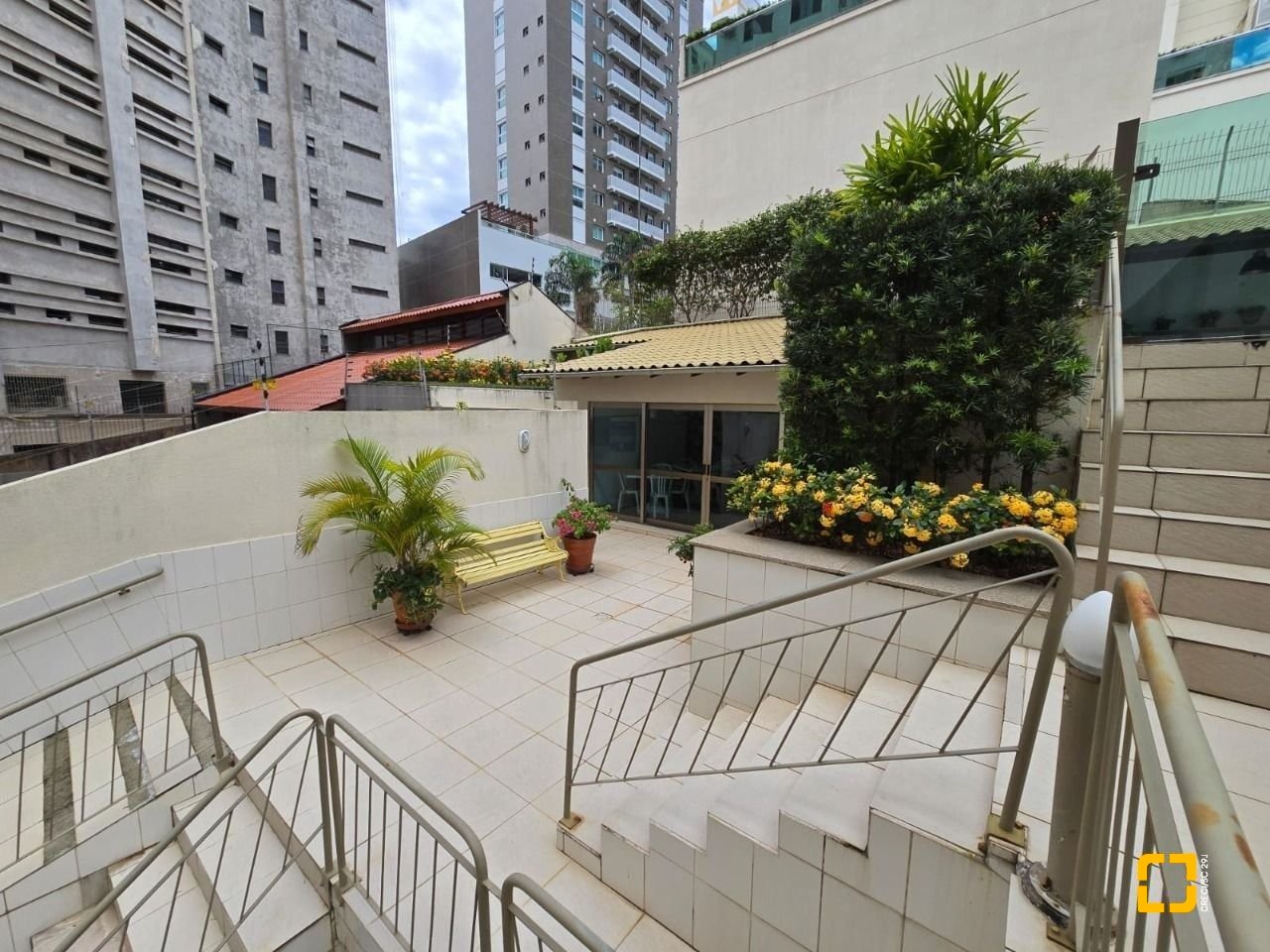 Apartamento com 178m², 5 quartos (sendo 1 suíte), 2 garagens, no bairro Agronômica em Florianópolis