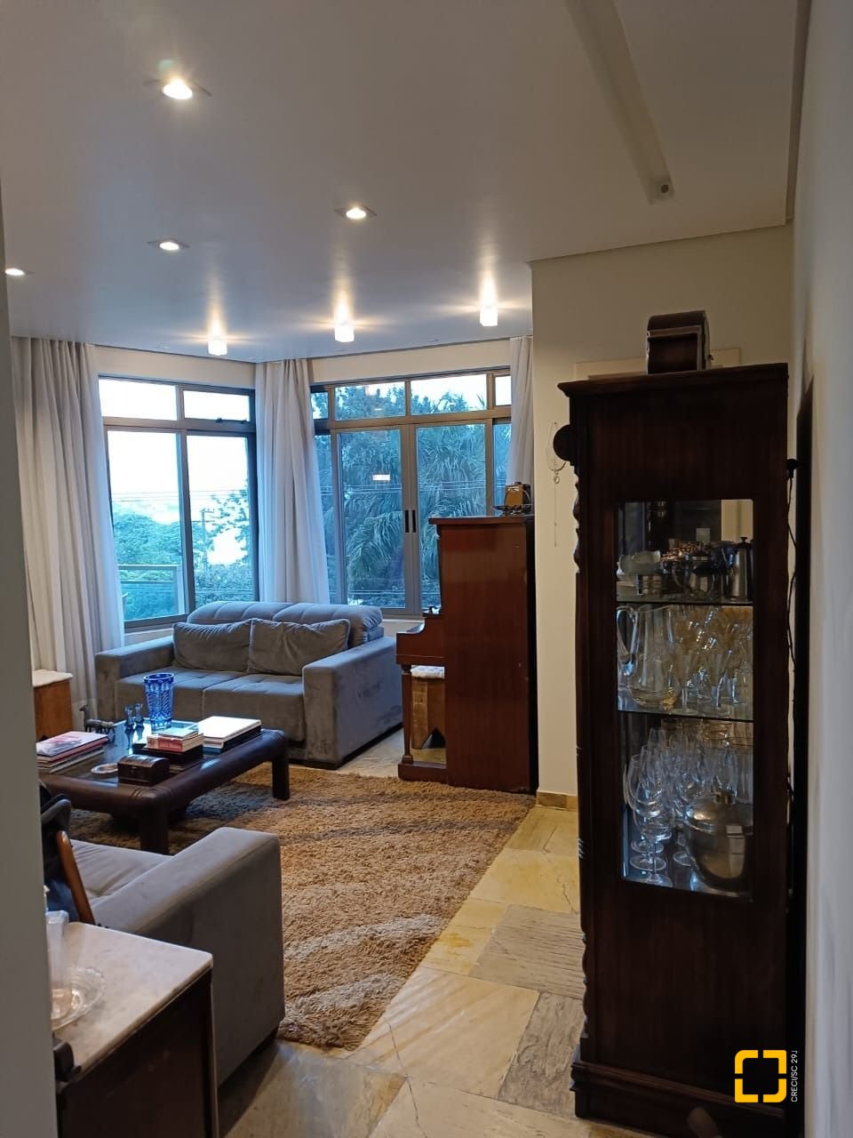 Apartamento com 178m², 5 quartos (sendo 1 suíte), 2 garagens, no bairro Agronômica em Florianópolis