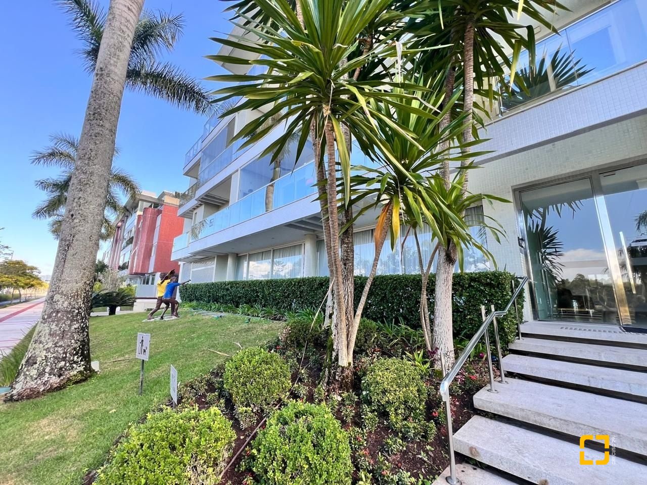 Apartamento com 144m², 8 quartos (sendo 4 suítes), 3 garagens, no bairro Jurerê Internacional em Florianópolis