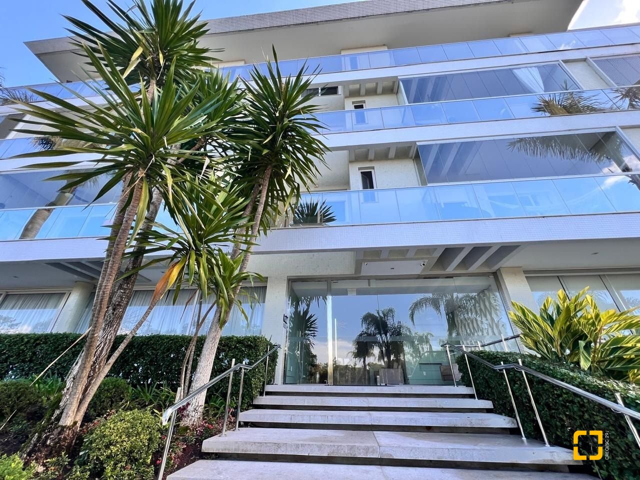 Apartamento com 144m², 8 quartos (sendo 4 suítes), 3 garagens, no bairro Jurerê Internacional em Florianópolis