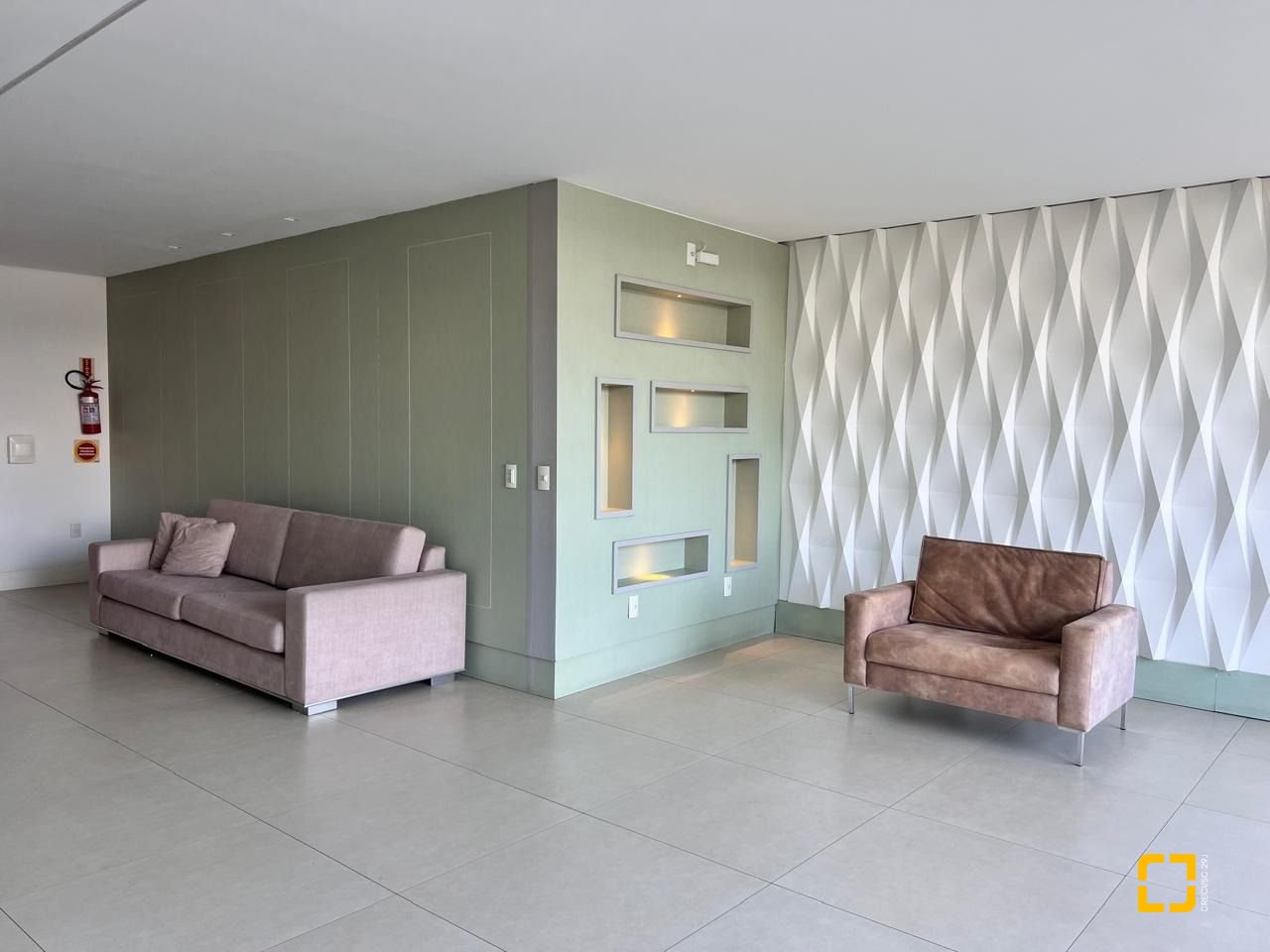 Apartamento com 144m², 8 quartos (sendo 4 suítes), 3 garagens, no bairro Jurerê Internacional em Florianópolis