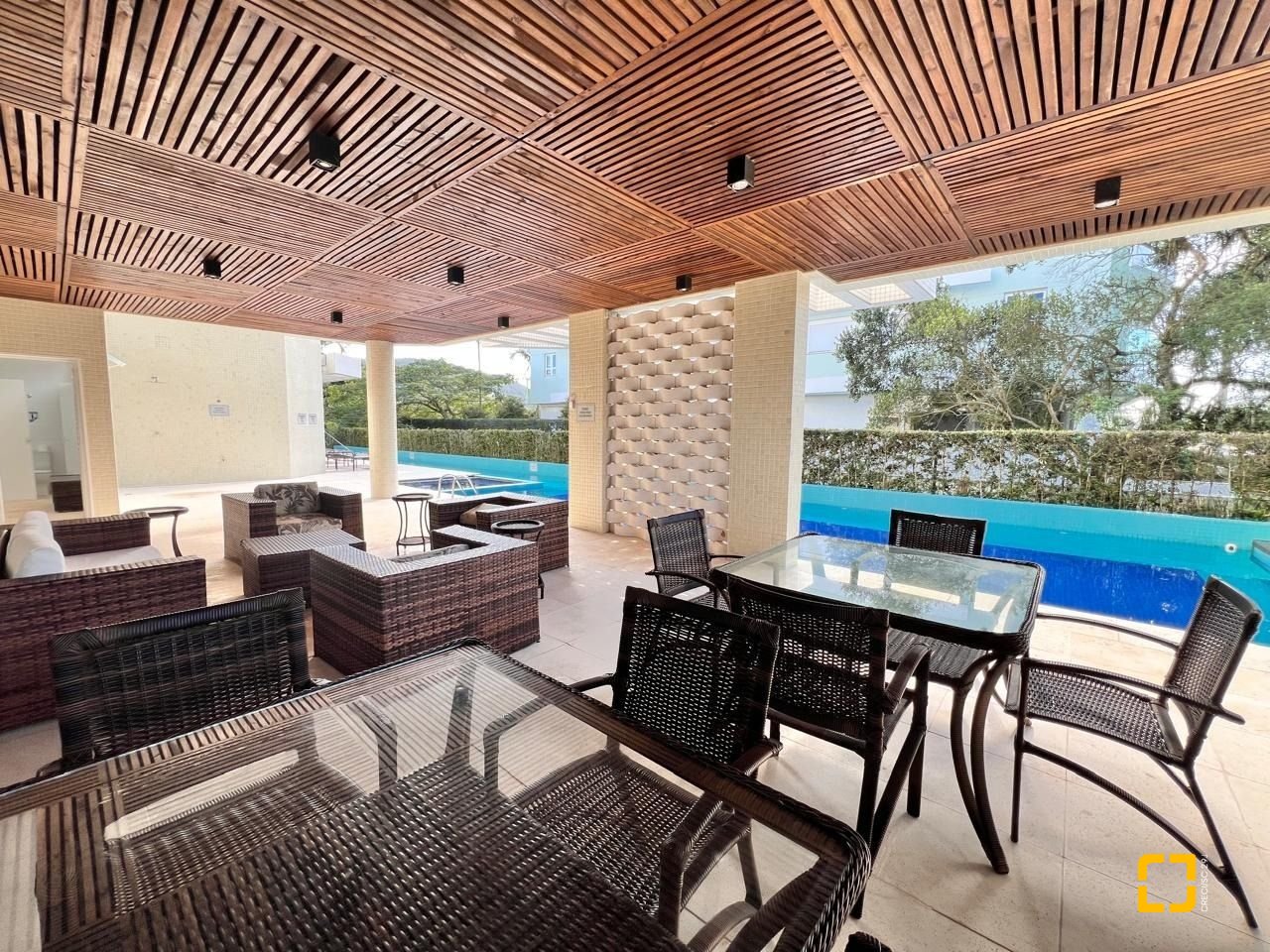 Apartamento com 144m², 8 quartos (sendo 4 suítes), 3 garagens, no bairro Jurerê Internacional em Florianópolis