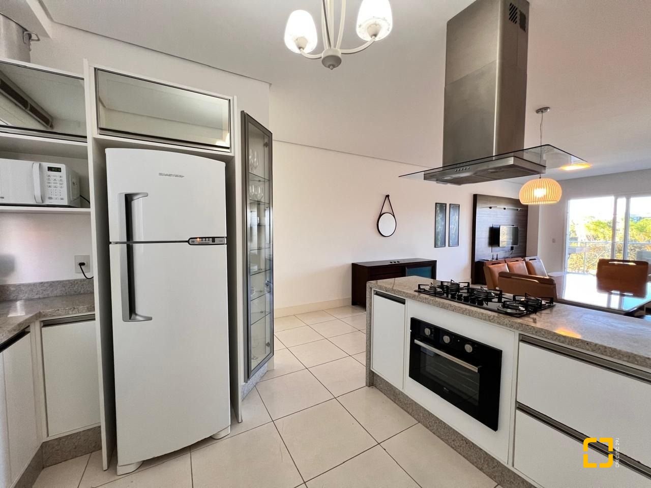 Apartamento com 144m², 8 quartos (sendo 4 suítes), 3 garagens, no bairro Jurerê Internacional em Florianópolis