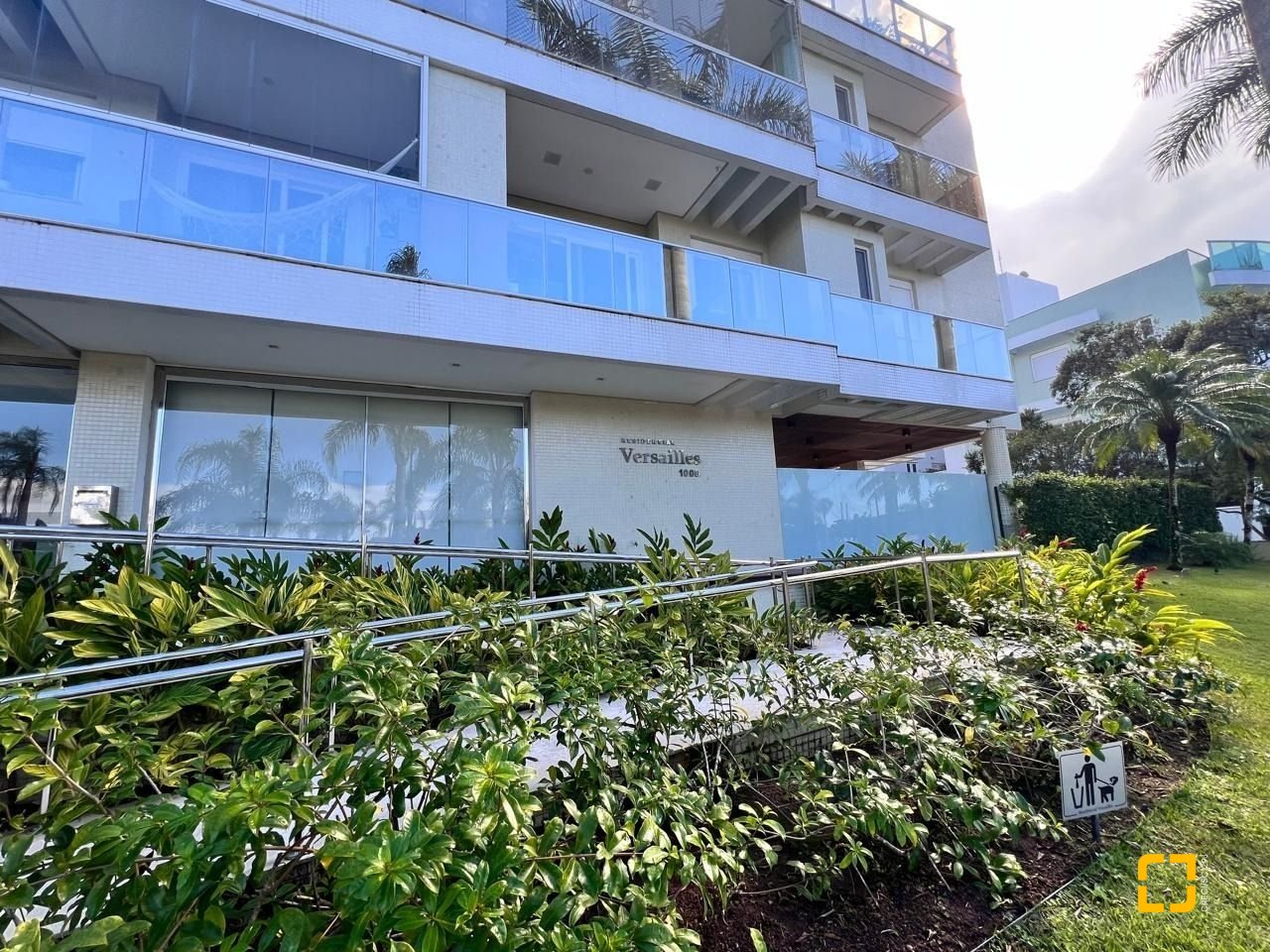 Apartamento com 144m², 8 quartos (sendo 4 suítes), 3 garagens, no bairro Jurerê Internacional em Florianópolis