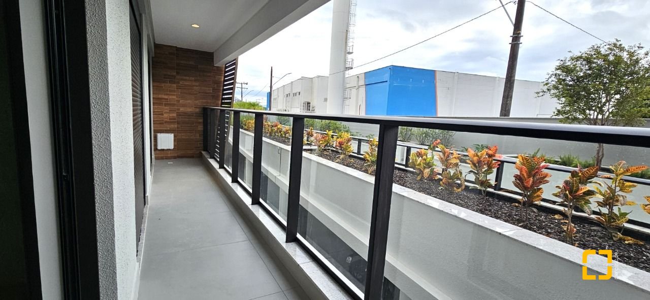 Apartamento com 75m², 3 quartos (sendo 1 suíte), 2 garagens, no bairro Saco Grande em Florianópolis