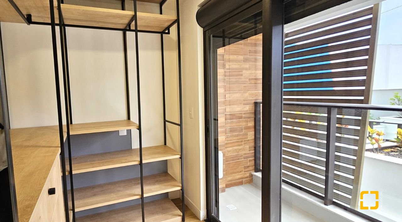 Apartamento com 75m², 3 quartos (sendo 1 suíte), 2 garagens, no bairro Saco Grande em Florianópolis
