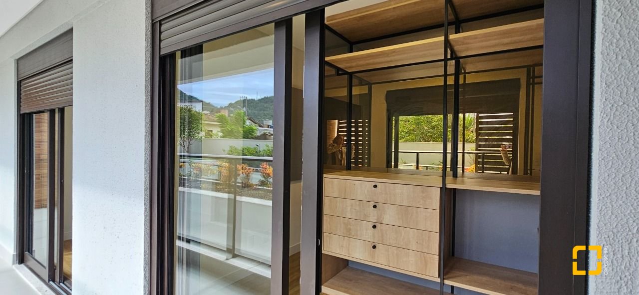 Apartamento com 75m², 3 quartos (sendo 1 suíte), 2 garagens, no bairro Saco Grande em Florianópolis