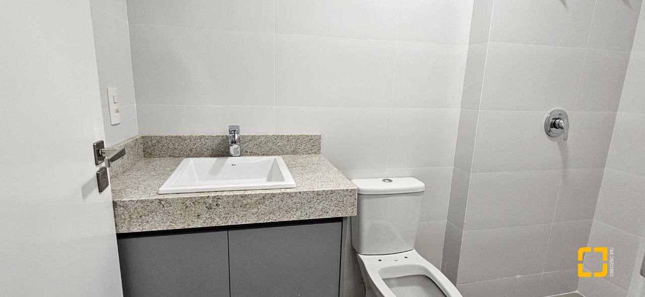Apartamento com 75m², 3 quartos (sendo 1 suíte), 2 garagens, no bairro Saco Grande em Florianópolis