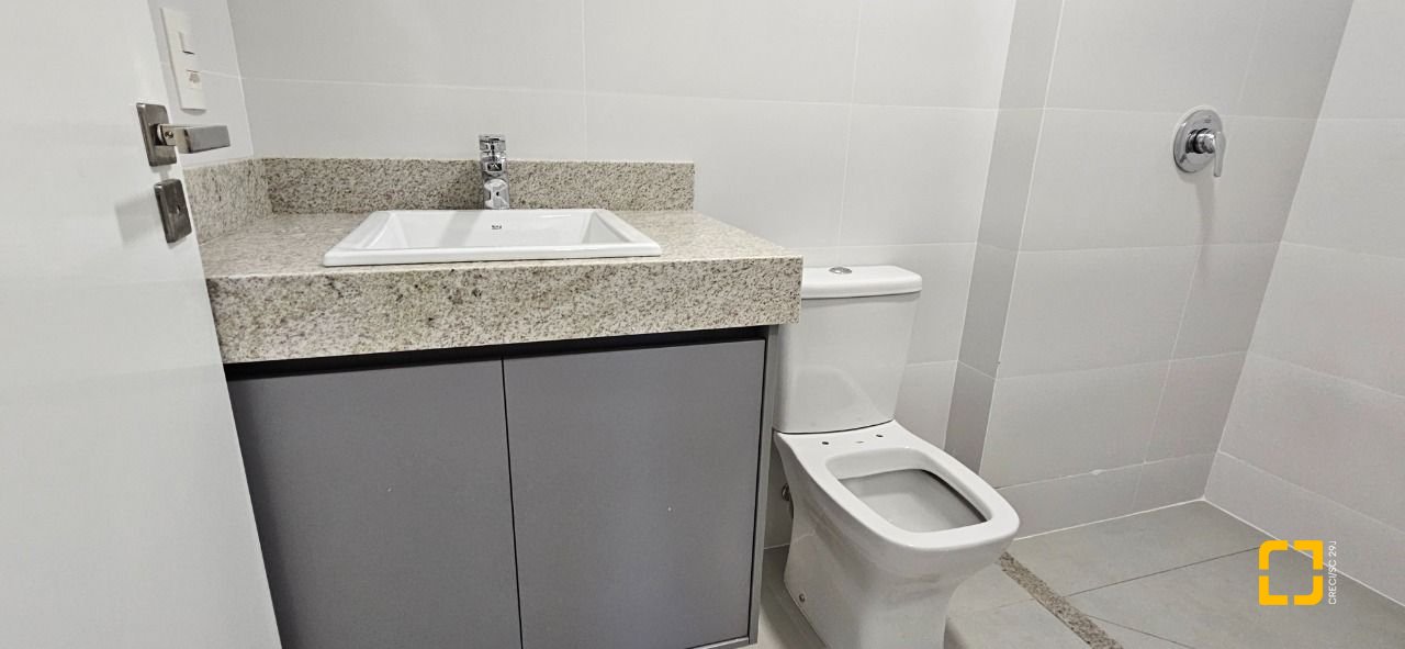 Apartamento com 75m², 3 quartos (sendo 1 suíte), 2 garagens, no bairro Saco Grande em Florianópolis