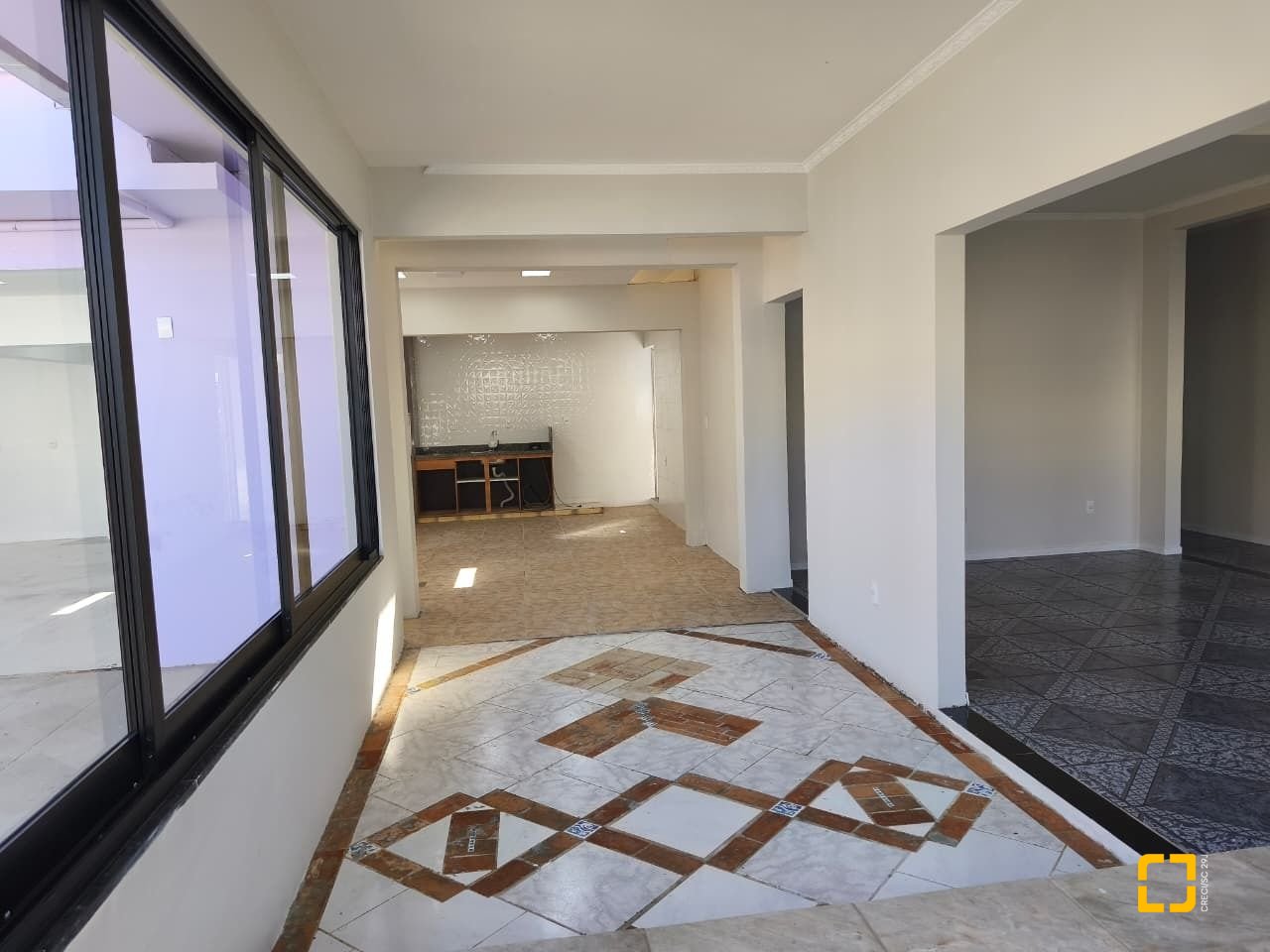 Casa com 190m², 5 quartos (sendo 1 suíte), 4 garagens, no bairro Campeche em Florianópolis