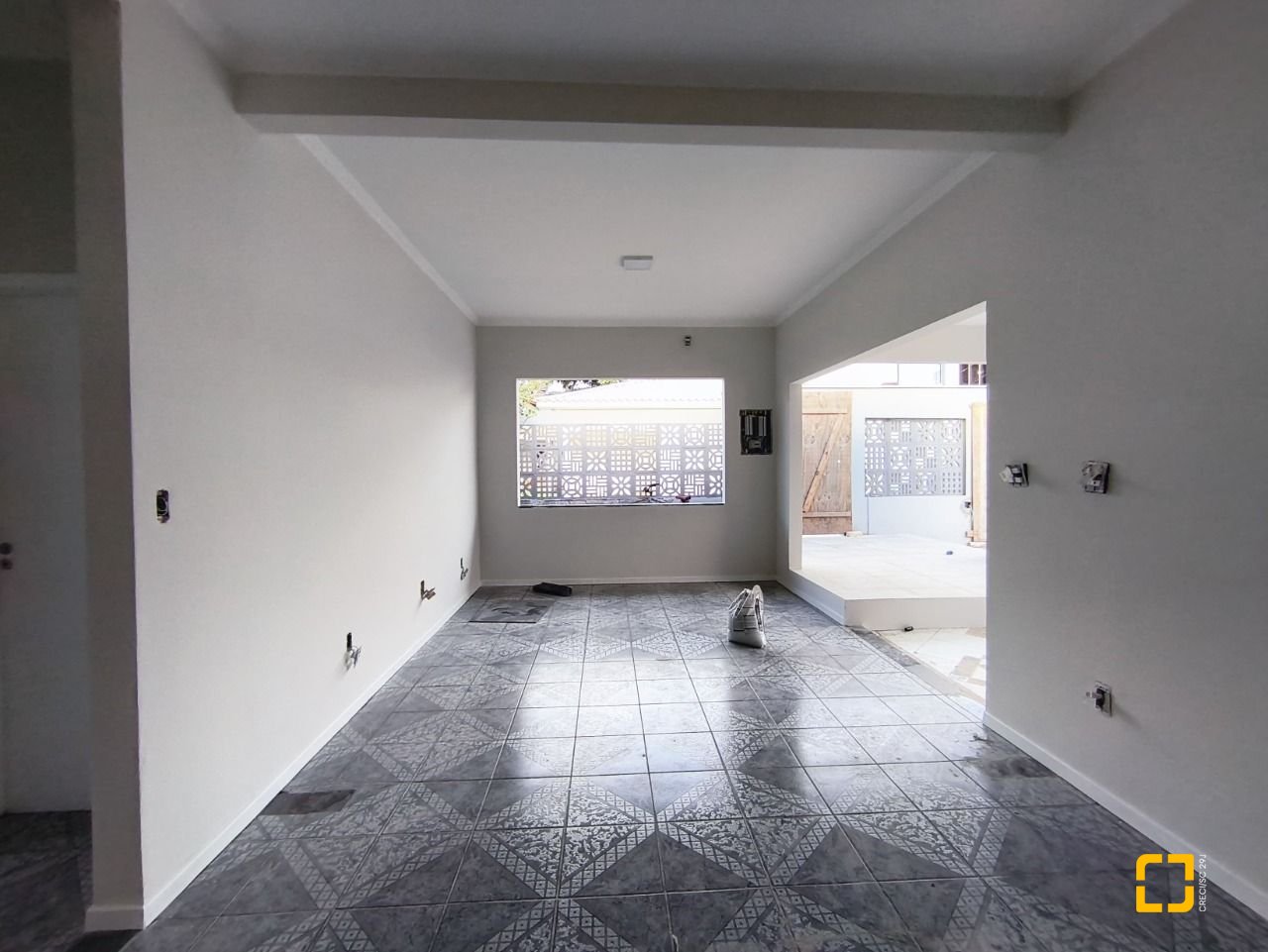 Casa com 190m², 5 quartos (sendo 1 suíte), 4 garagens, no bairro Campeche em Florianópolis