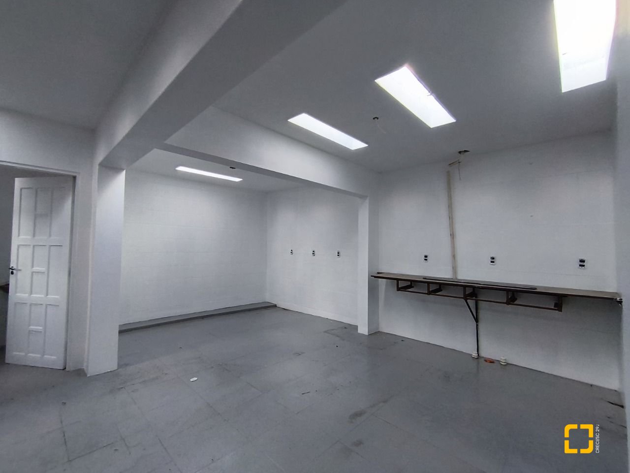 Casa com 190m², 5 quartos (sendo 1 suíte), 4 garagens, no bairro Campeche em Florianópolis