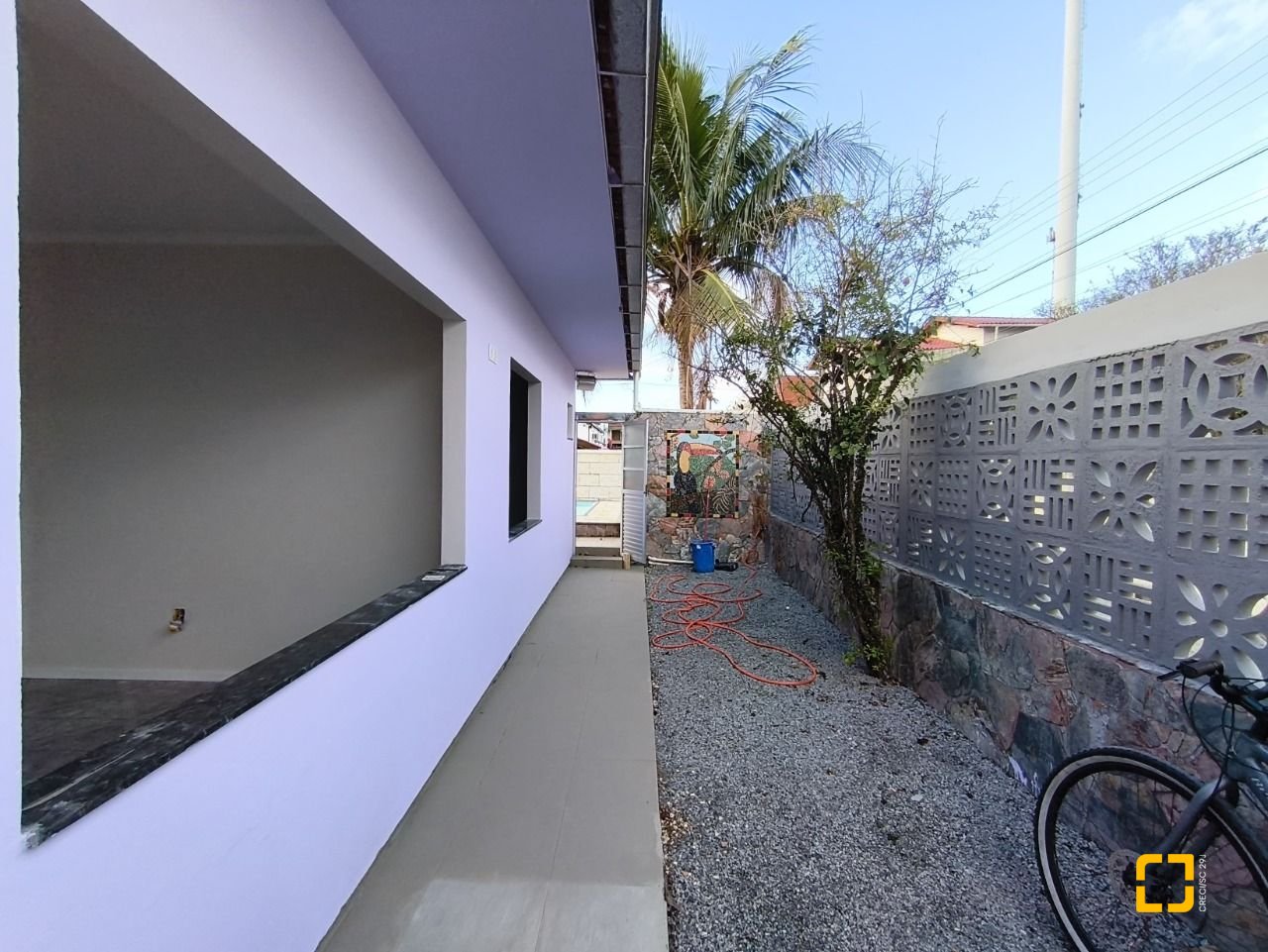 Casa com 190m², 5 quartos (sendo 1 suíte), 4 garagens, no bairro Campeche em Florianópolis