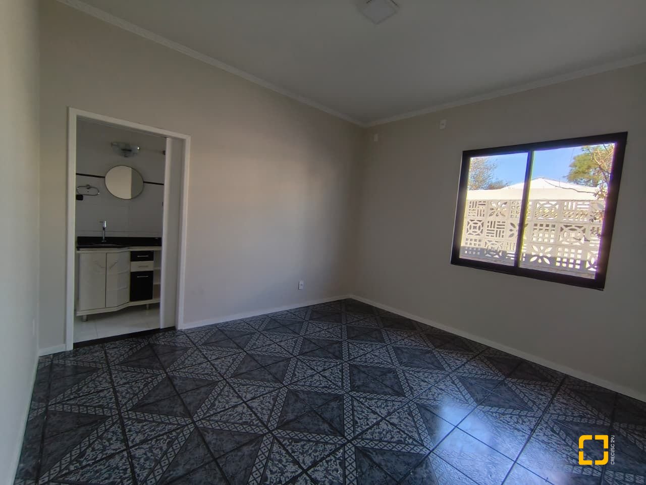 Casa com 190m², 5 quartos (sendo 1 suíte), 4 garagens, no bairro Campeche em Florianópolis