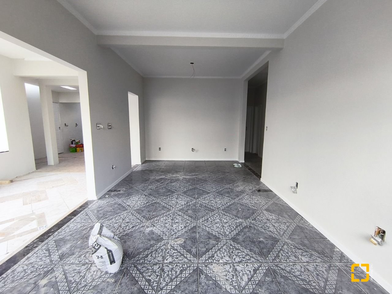 Casa com 190m², 5 quartos (sendo 1 suíte), 4 garagens, no bairro Campeche em Florianópolis