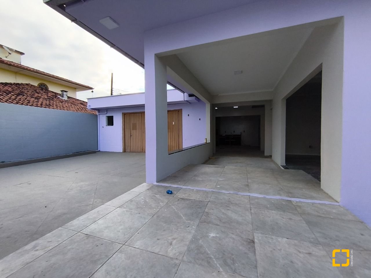 Casa com 190m², 5 quartos (sendo 1 suíte), 4 garagens, no bairro Campeche em Florianópolis