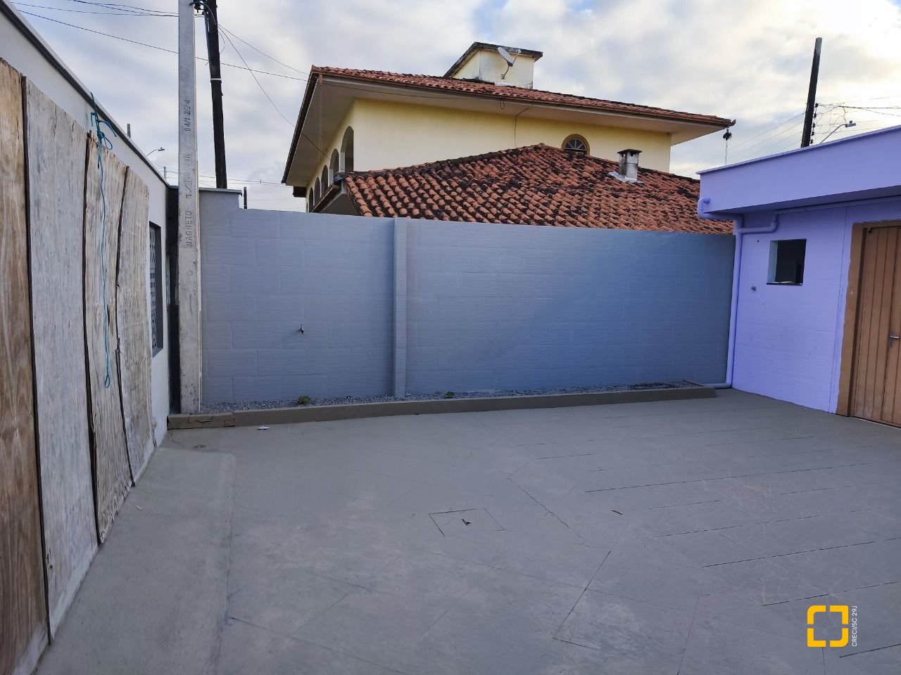 Casa com 190m², 5 quartos (sendo 1 suíte), 4 garagens, no bairro Campeche em Florianópolis
