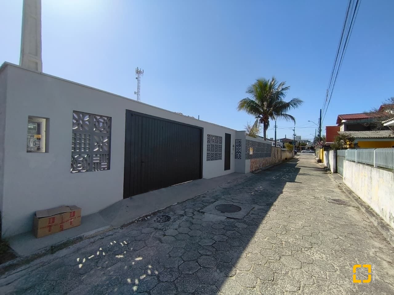 Casa com 190m², 5 quartos (sendo 1 suíte), 4 garagens, no bairro Campeche em Florianópolis