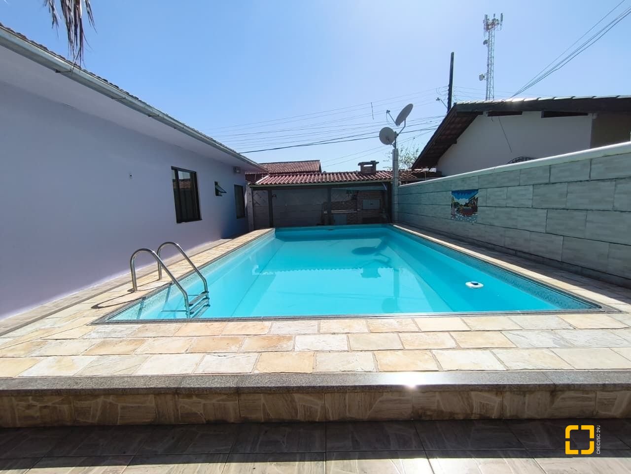 Casa com 190m², 5 quartos (sendo 1 suíte), 4 garagens, no bairro Campeche em Florianópolis