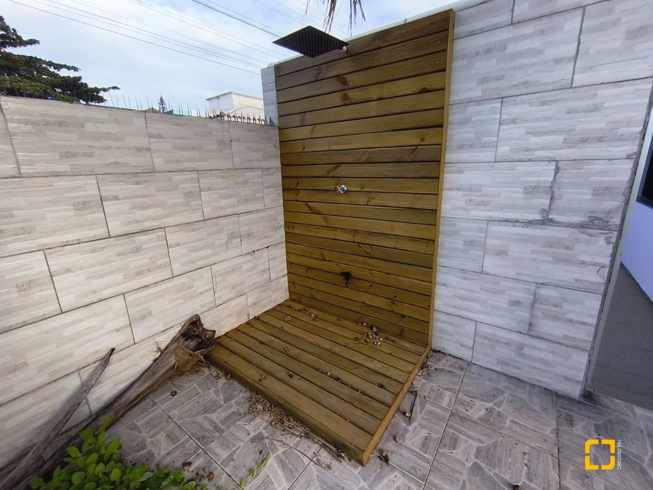 Casa com 190m², 5 quartos (sendo 1 suíte), 4 garagens, no bairro Campeche em Florianópolis