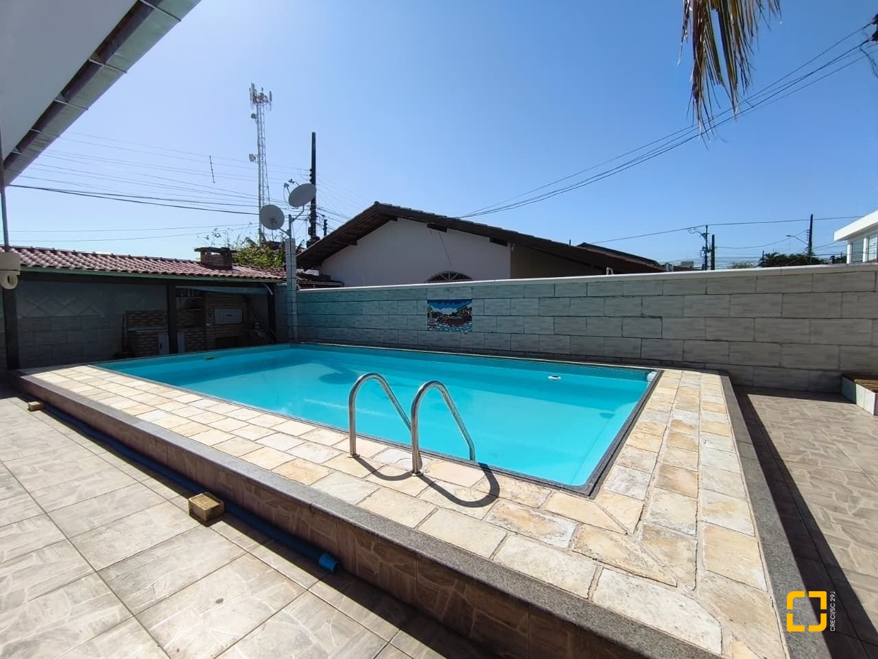 Casa com 190m², 5 quartos (sendo 1 suíte), 4 garagens, no bairro Campeche em Florianópolis