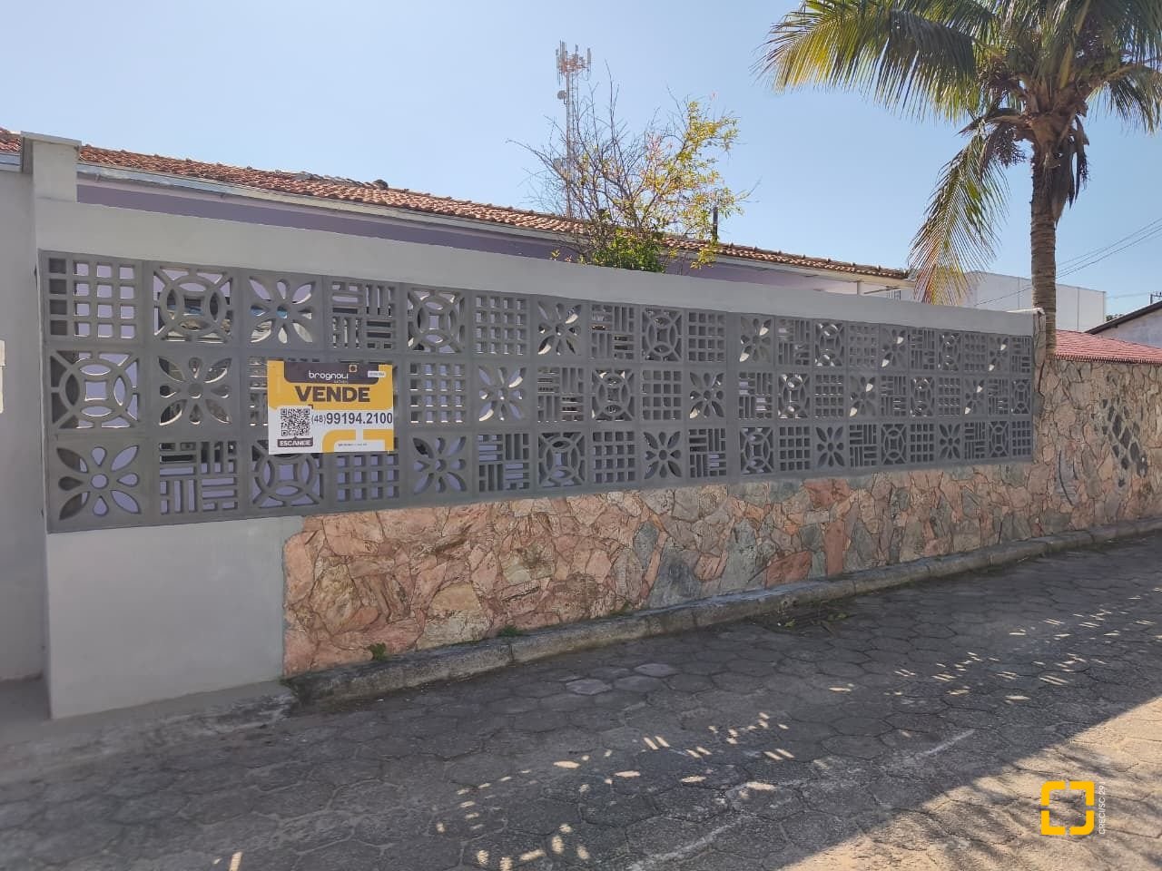 Casa com 190m², 5 quartos (sendo 1 suíte), 4 garagens, no bairro Campeche em Florianópolis