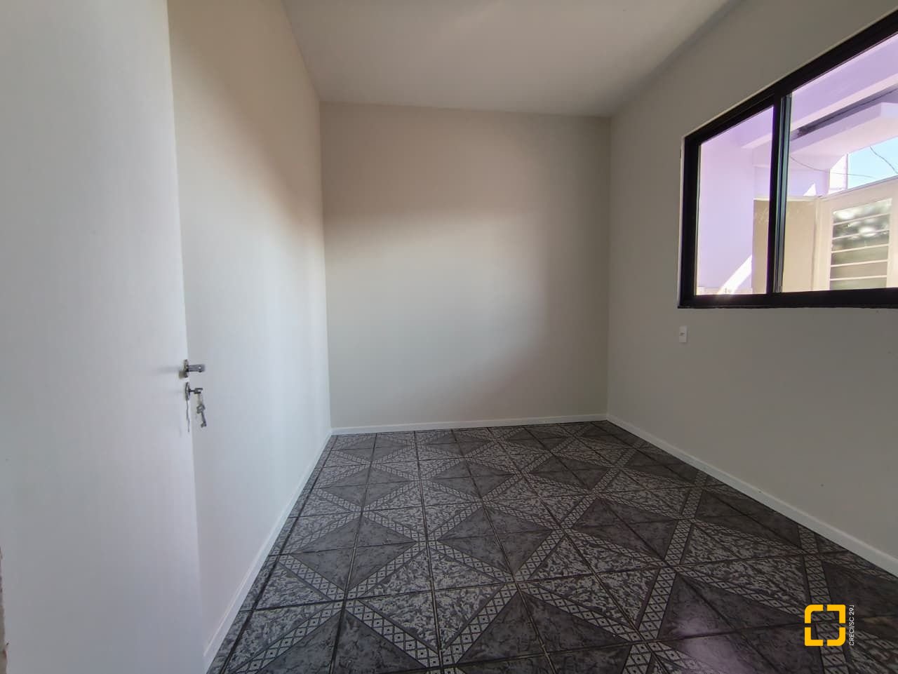 Casa com 190m², 5 quartos (sendo 1 suíte), 4 garagens, no bairro Campeche em Florianópolis