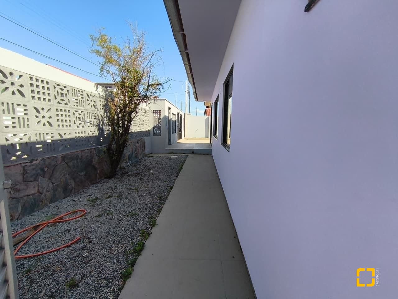 Casa com 190m², 5 quartos (sendo 1 suíte), 4 garagens, no bairro Campeche em Florianópolis