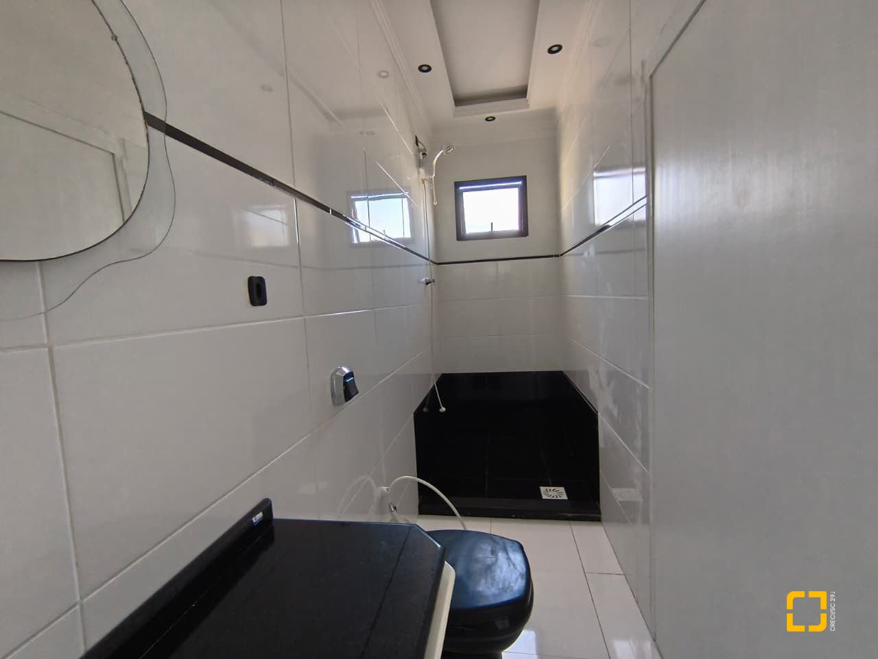Casa com 190m², 5 quartos (sendo 1 suíte), 4 garagens, no bairro Campeche em Florianópolis