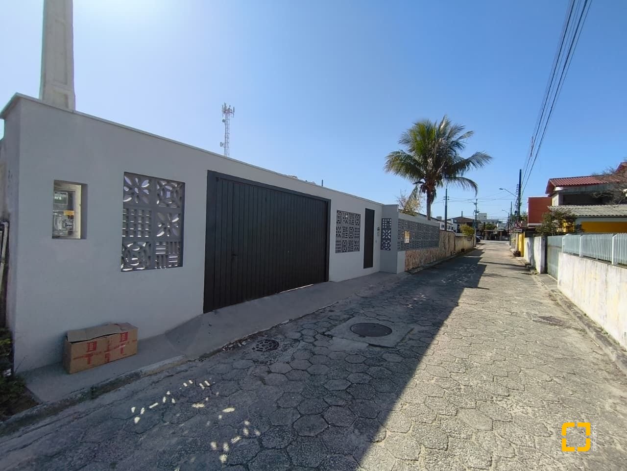 Casa com 190m², 5 quartos (sendo 1 suíte), 4 garagens, no bairro Campeche em Florianópolis