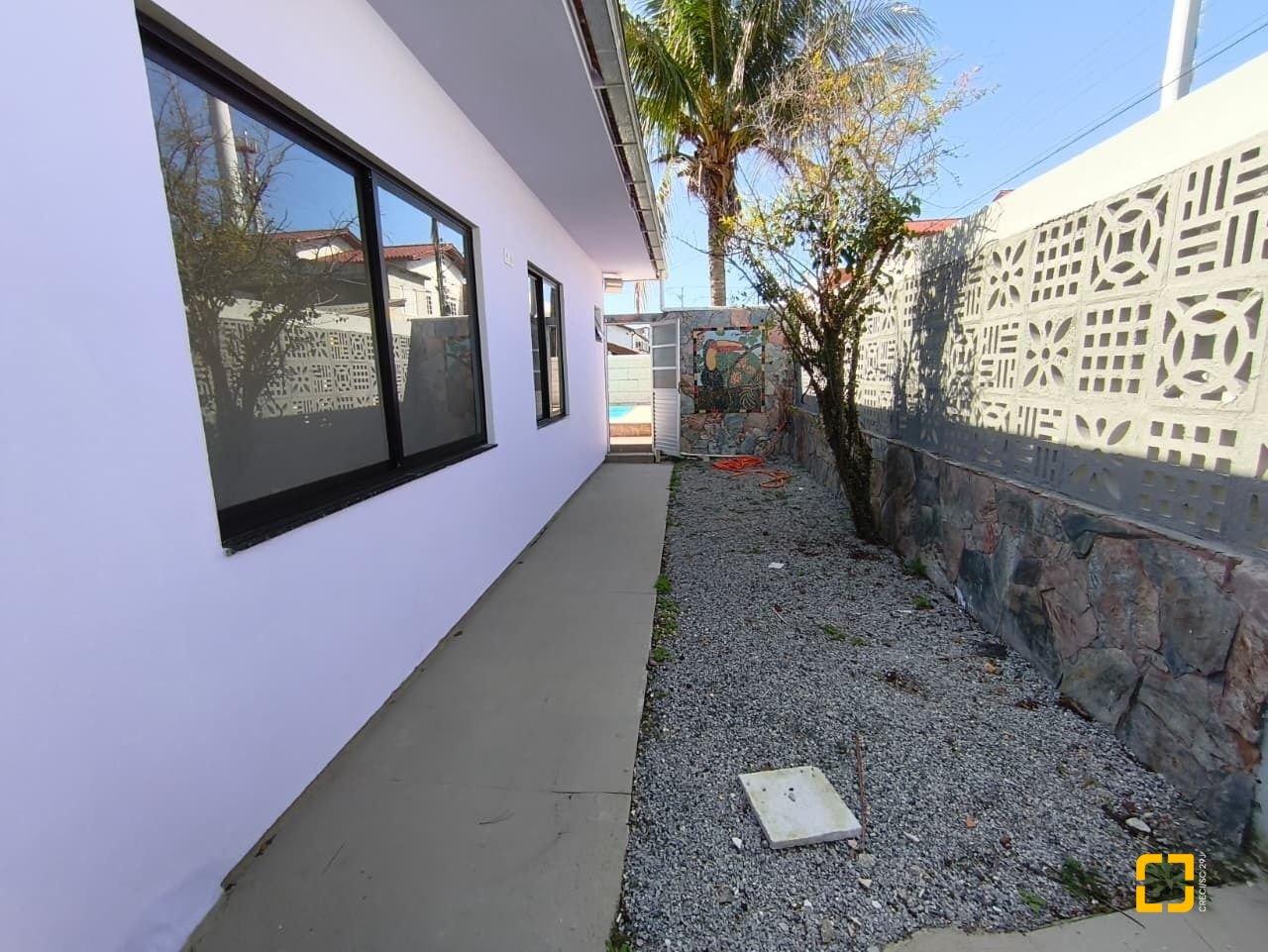 Casa com 190m², 5 quartos (sendo 1 suíte), 4 garagens, no bairro Campeche em Florianópolis