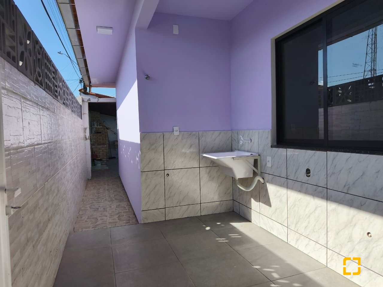 Casa com 190m², 5 quartos (sendo 1 suíte), 4 garagens, no bairro Campeche em Florianópolis