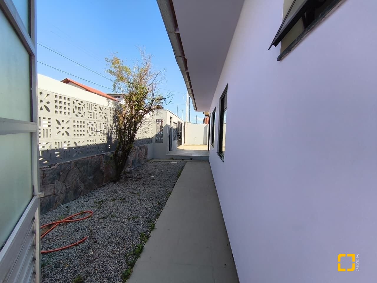 Casa com 190m², 5 quartos (sendo 1 suíte), 4 garagens, no bairro Campeche em Florianópolis