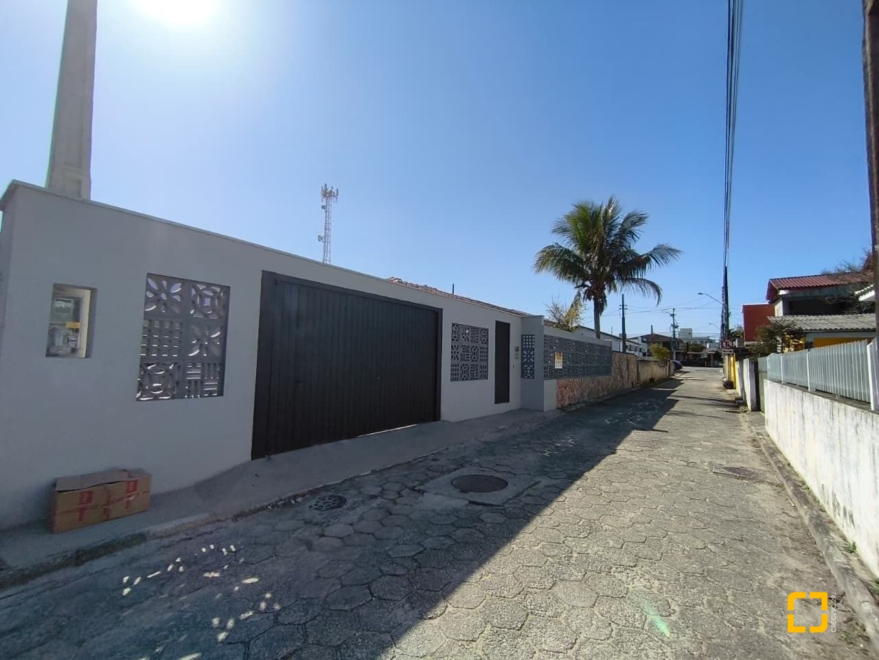 Casa com 190m², 5 quartos (sendo 1 suíte), 4 garagens, no bairro Campeche em Florianópolis