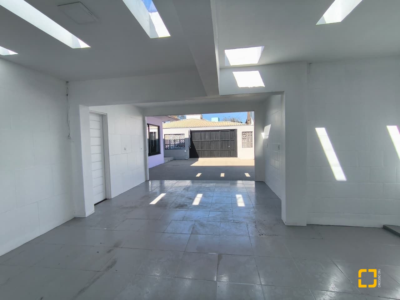 Casa com 190m², 5 quartos (sendo 1 suíte), 4 garagens, no bairro Campeche em Florianópolis