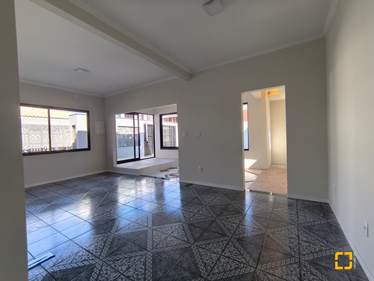 Casa com 190m², 5 quartos (sendo 1 suíte), 4 garagens, no bairro Campeche em Florianópolis