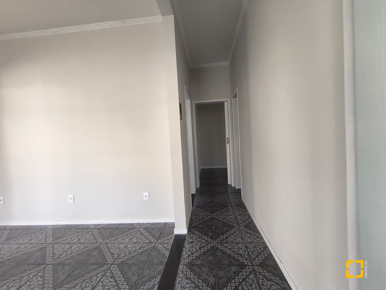 Casa com 190m², 5 quartos (sendo 1 suíte), 4 garagens, no bairro Campeche em Florianópolis