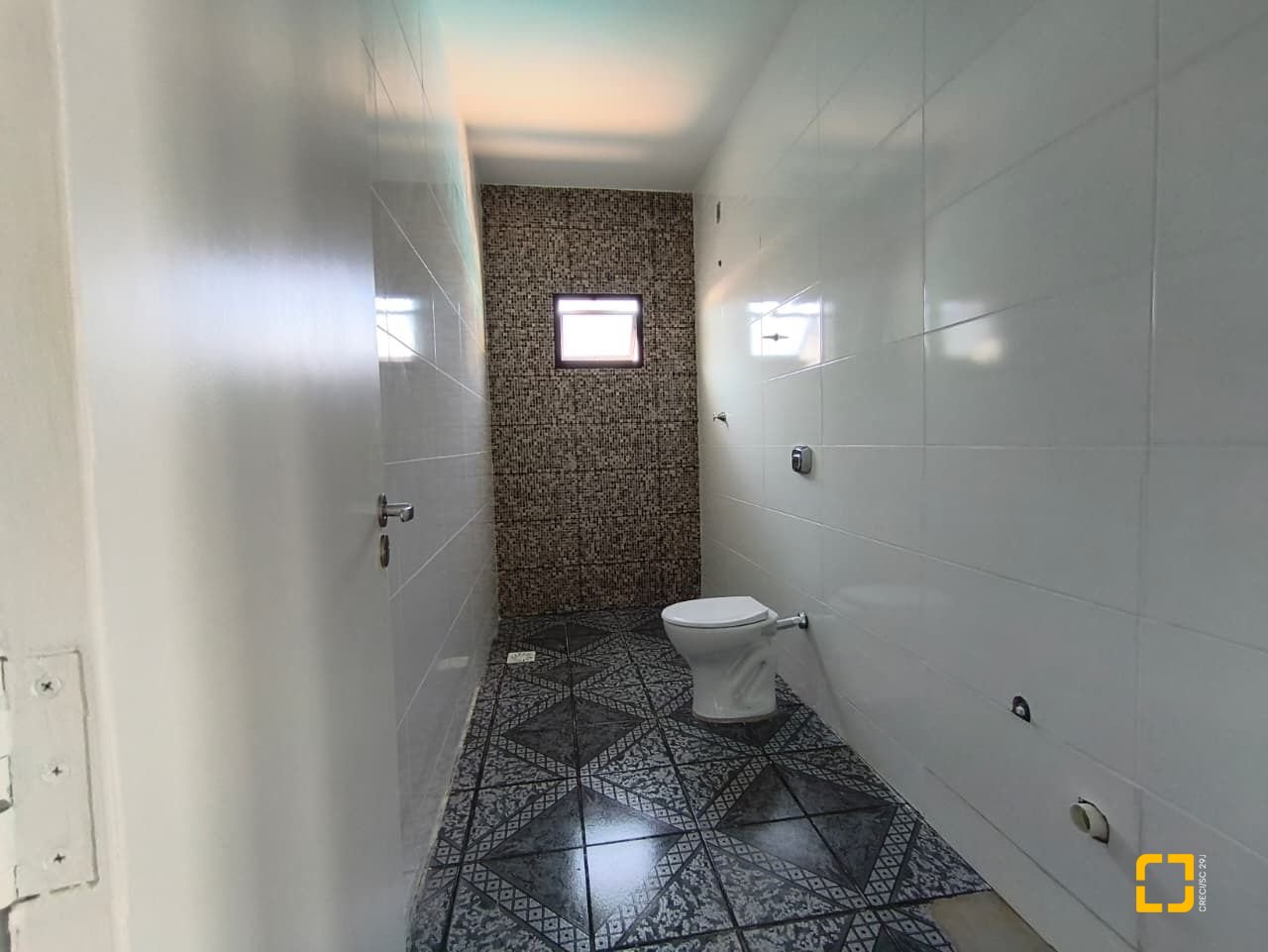 Casa com 190m², 5 quartos (sendo 1 suíte), 4 garagens, no bairro Campeche em Florianópolis